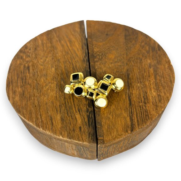 VINTAGE BLACK/WHITE ENAMELED GOLD PLATED SQUARE AND ROUND SHAPE BROOCH - Picture 4 of 9